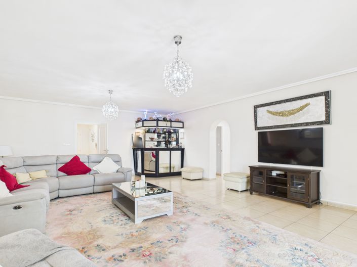 Image No.3-6 Bed Villa for sale