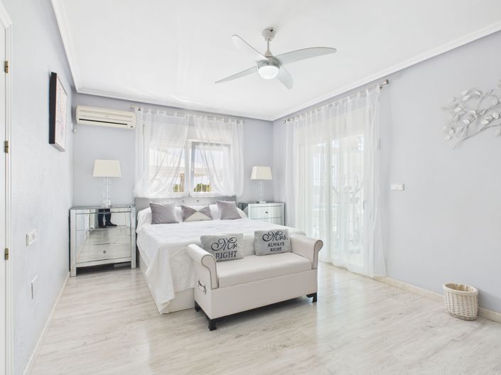 Image No.9-6 Bed Villa for sale