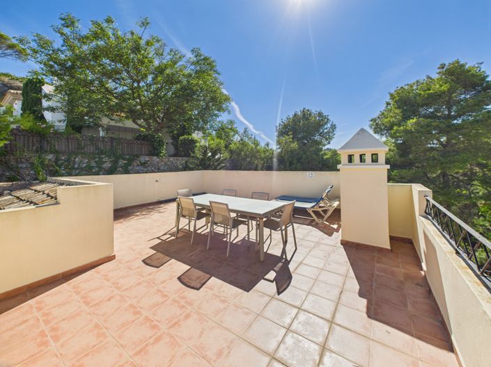 Image No.2-4 Bed Villa for sale