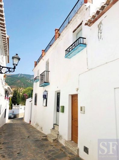 Image No.1-5 Bed Townhouse for sale