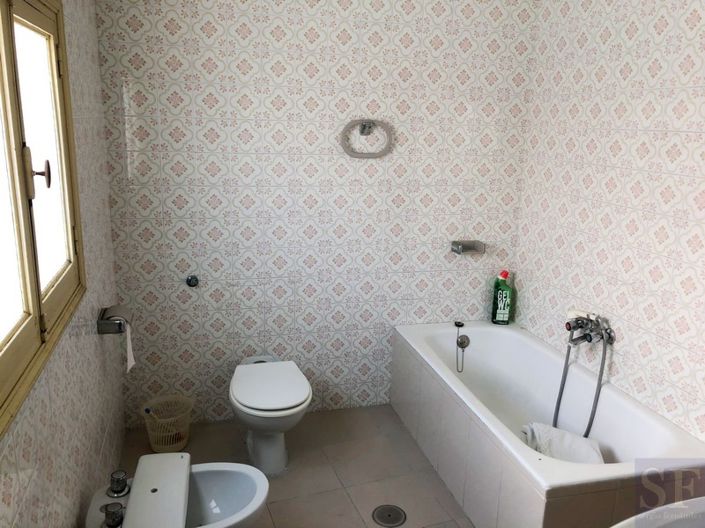 Image No.7-4 Bed Townhouse for sale