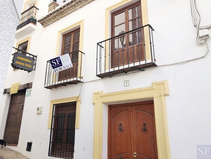 Image No.1-4 Bed Townhouse for sale