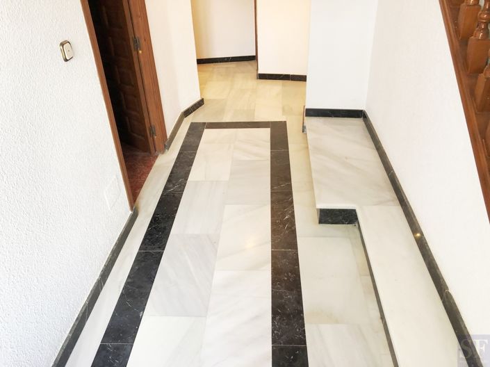 Image No.10-4 Bed Townhouse for sale