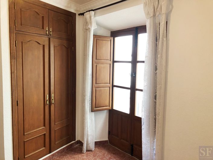 Image No.11-4 Bed Townhouse for sale