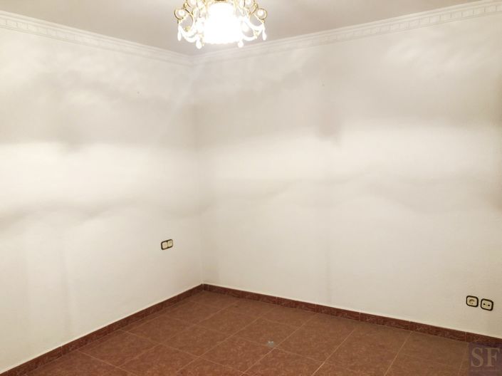 Image No.12-4 Bed Townhouse for sale