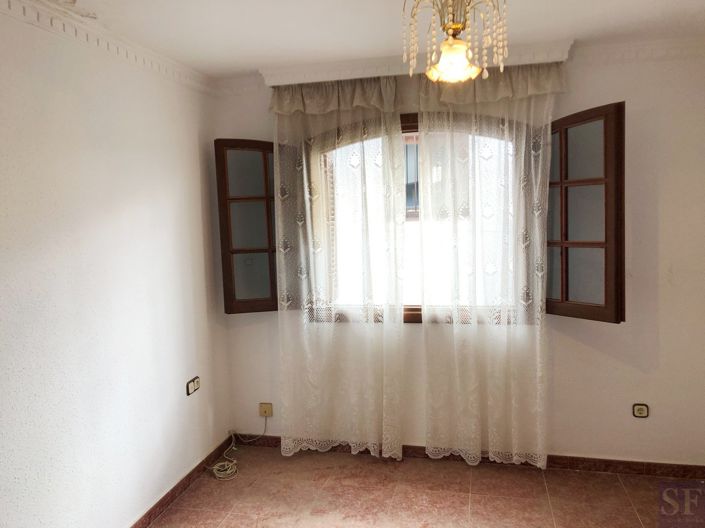 Image No.13-4 Bed Townhouse for sale