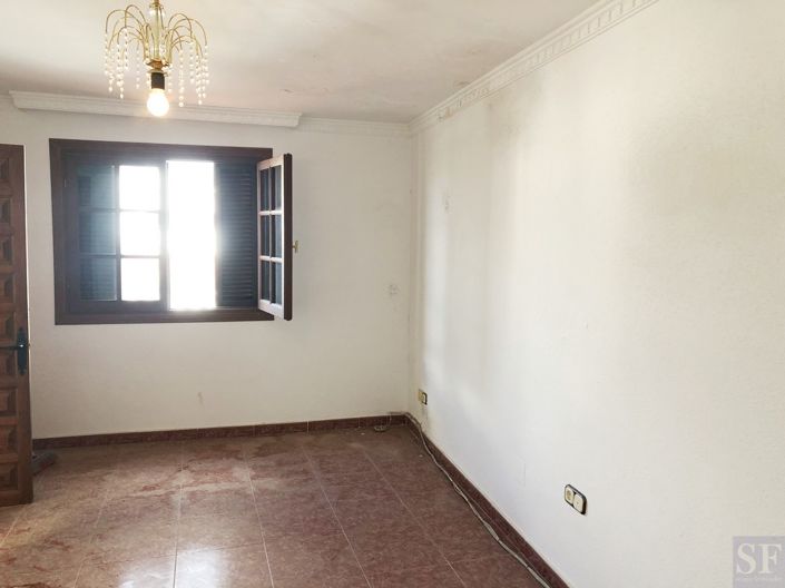 Image No.14-4 Bed Townhouse for sale