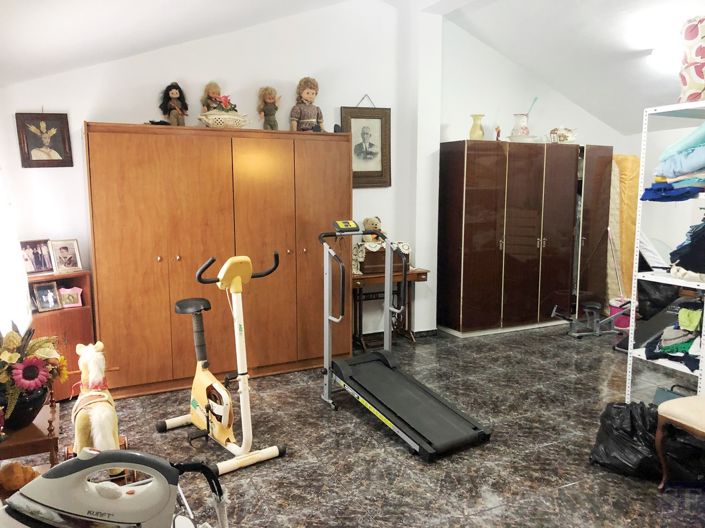 Image No.11-5 Bed Townhouse for sale