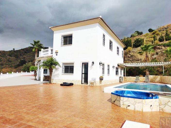 Image No.2-4 Bed Villa for sale