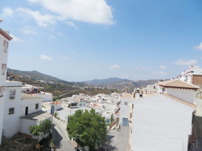 Image No.10-3 Bed Townhouse for sale