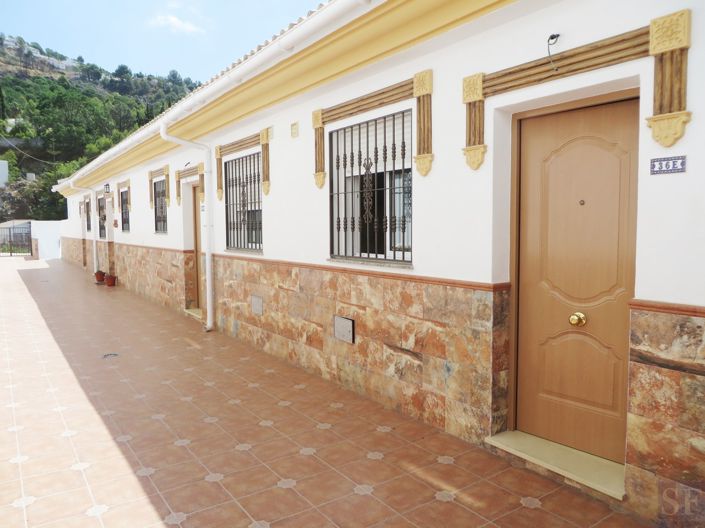 Image No.13-3 Bed Townhouse for sale