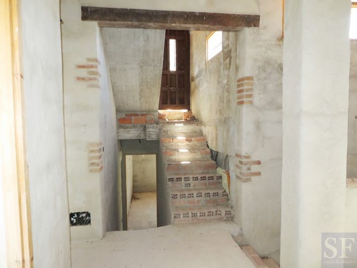 Image No.3-9 Bed Townhouse for sale