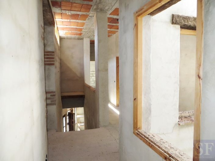 Image No.4-9 Bed Townhouse for sale