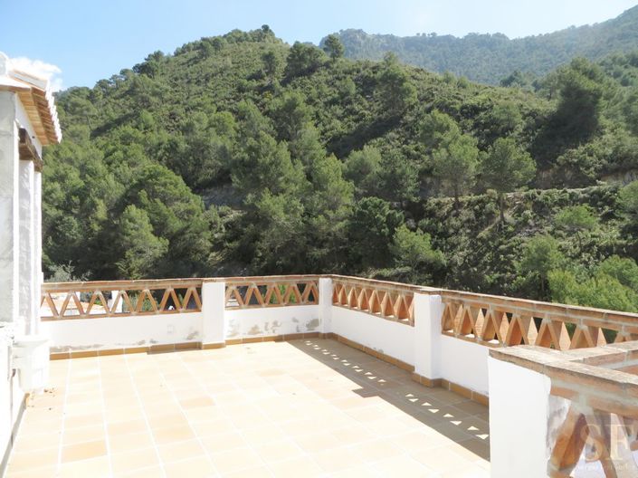 Image No.8-9 Bed Townhouse for sale