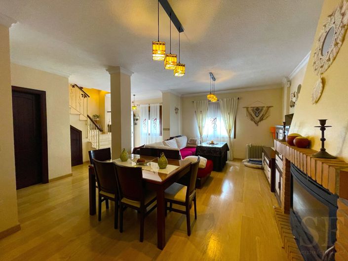 Image No.4-3 Bed Townhouse for sale