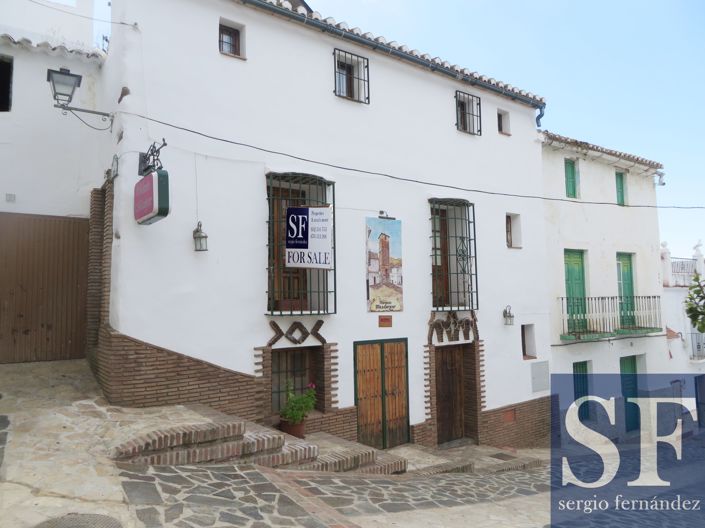 Image No.1-7 Bed Townhouse for sale