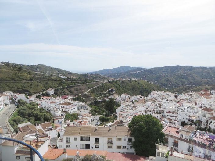 Image No.2-4 Bed Townhouse for sale