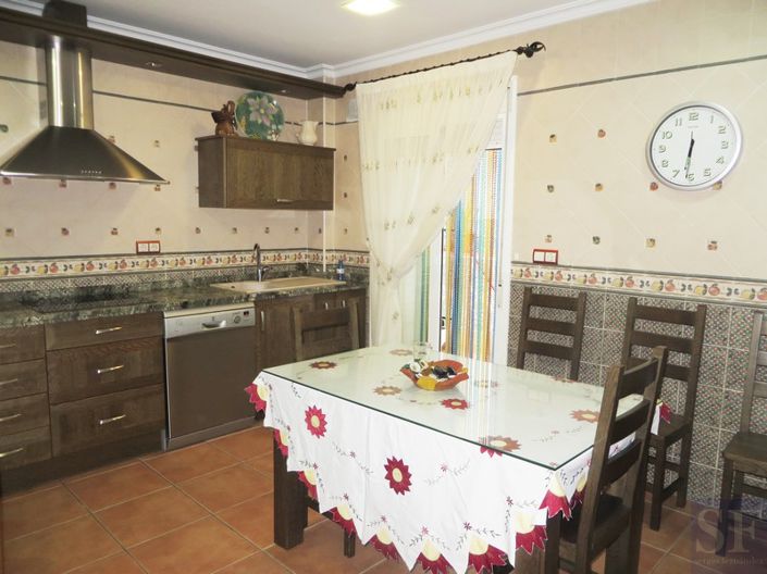 Image No.2-4 Bed Townhouse for sale