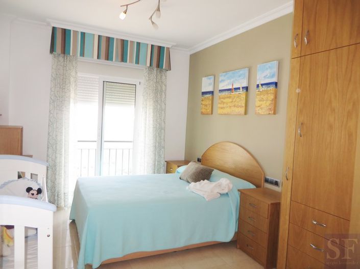 Image No.5-4 Bed Townhouse for sale