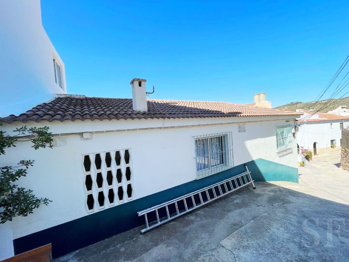 Image No.2-3 Bed Townhouse for sale