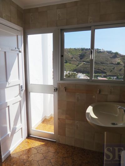 Image No.9-6 Bed Townhouse for sale