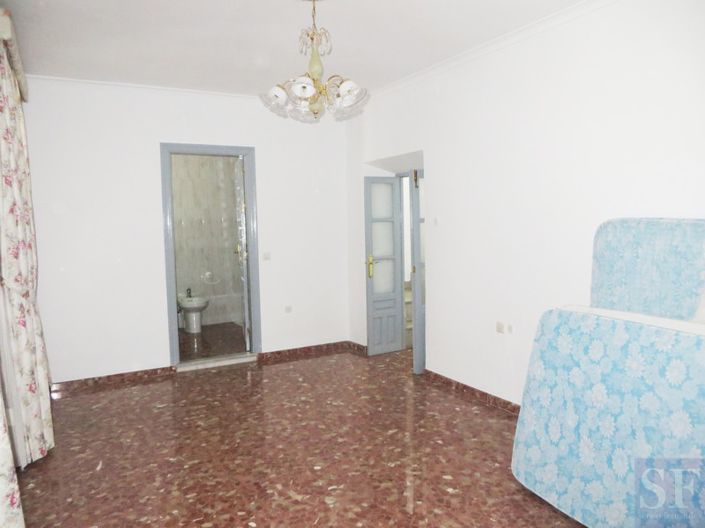 Image No.4-6 Bed Townhouse for sale