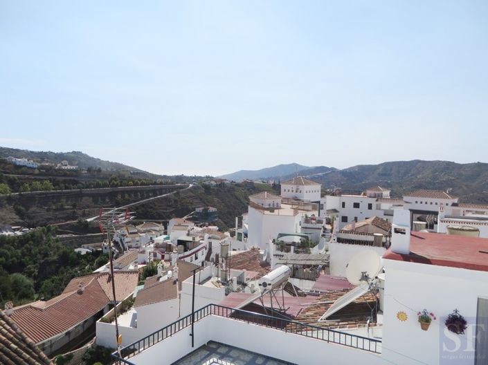 Image No.7-6 Bed Townhouse for sale