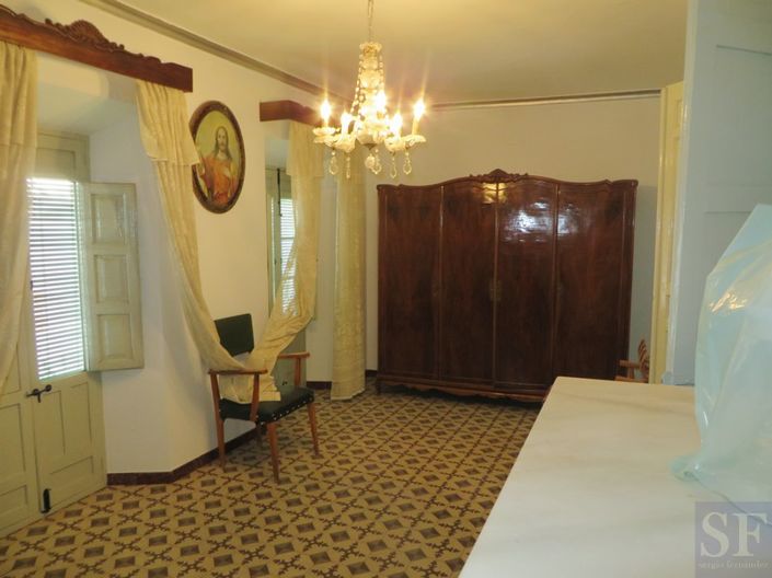 Image No.9-10 Bed Townhouse for sale