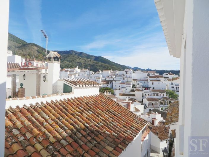 Image No.11-3 Bed Townhouse for sale