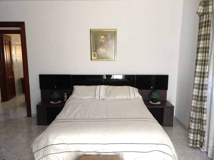 Image No.9-6 Bed Townhouse for sale