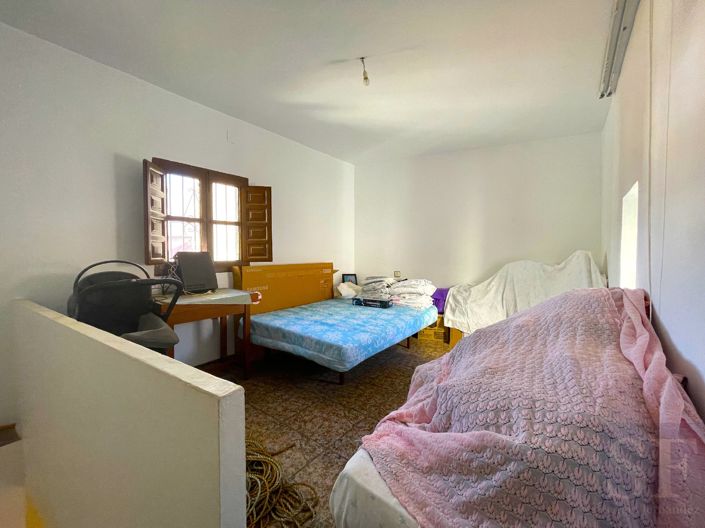 Image No.11-4 Bed Townhouse for sale