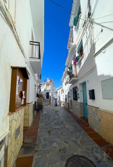 Image No.18-4 Bed Townhouse for sale