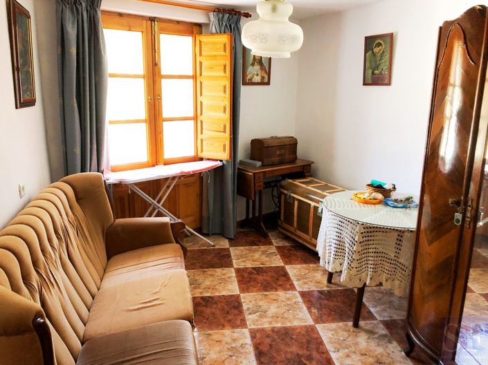 Image No.5-2 Bed Townhouse for sale