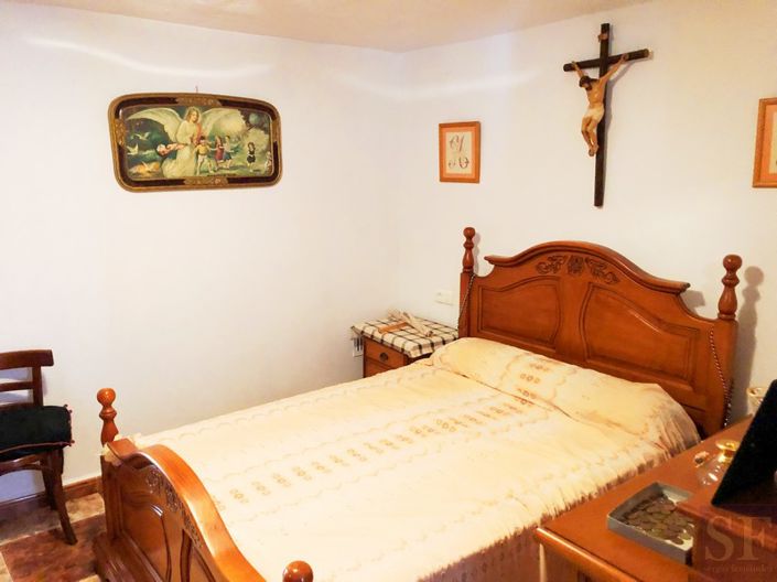 Image No.6-2 Bed Townhouse for sale