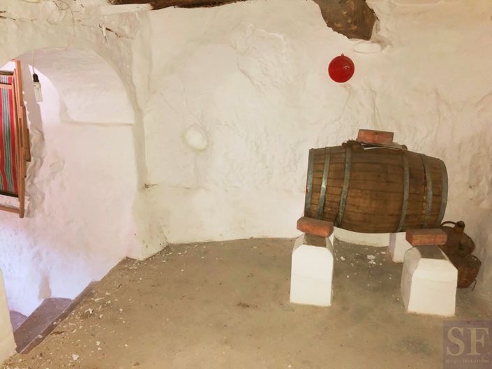 Image No.9-2 Bed Townhouse for sale