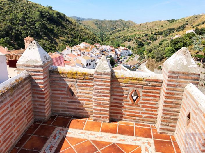 Image No.10-4 Bed Townhouse for sale