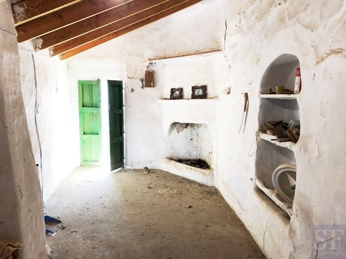 Image No.2-2 Bed Townhouse for sale