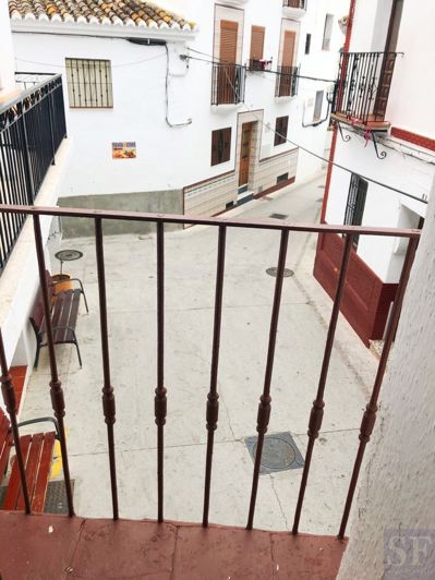 Image No.10-3 Bed Townhouse for sale