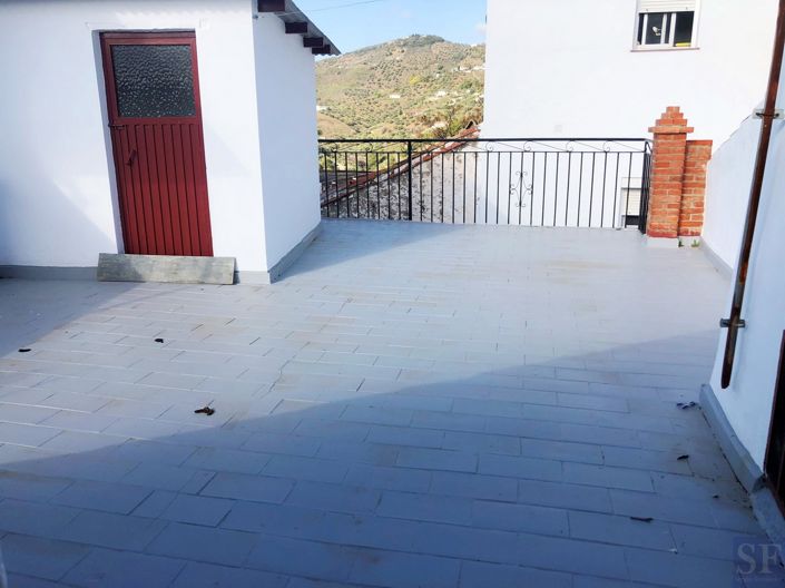 Image No.12-4 Bed Townhouse for sale