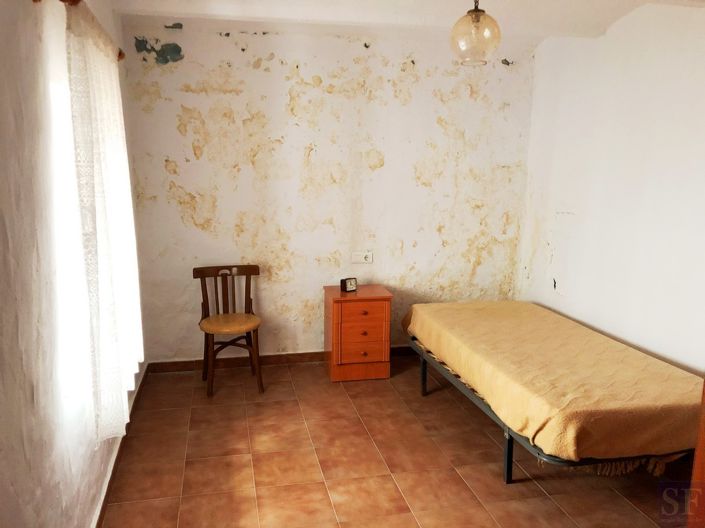 Image No.12-4 Bed Townhouse for sale