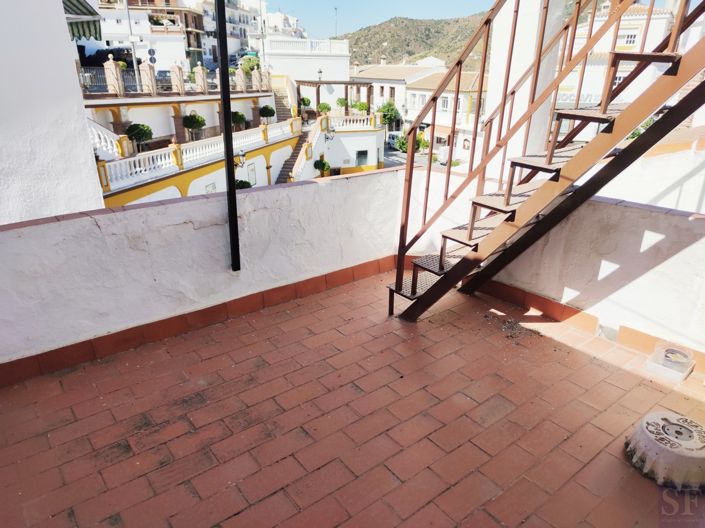 Image No.12-2 Bed Townhouse for sale