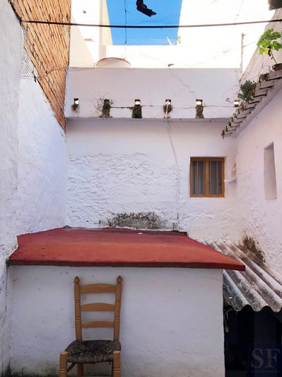 Image No.17-5 Bed Townhouse for sale