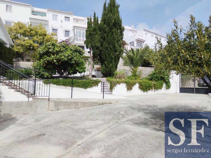 Image No.19-4 Bed Townhouse for sale