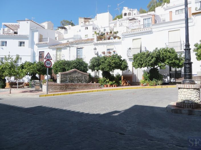 Image No.15-4 Bed Townhouse for sale