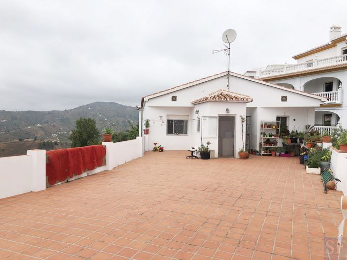 Image No.14-4 Bed Townhouse for sale