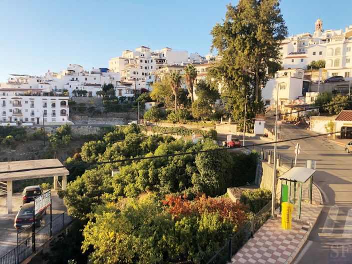 Image No.19-3 Bed Townhouse for sale