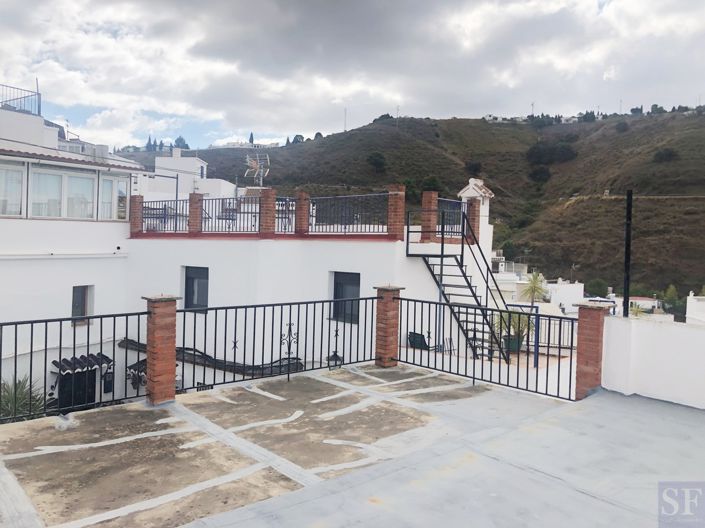 Image No.15-2 Bed Townhouse for sale