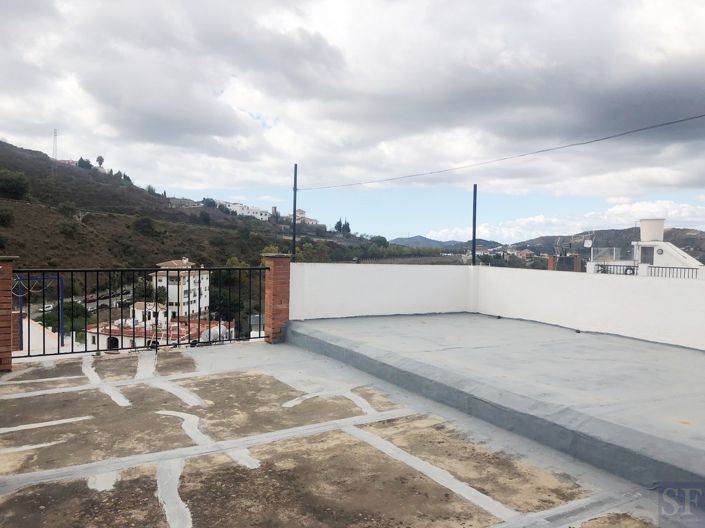 Image No.16-2 Bed Townhouse for sale