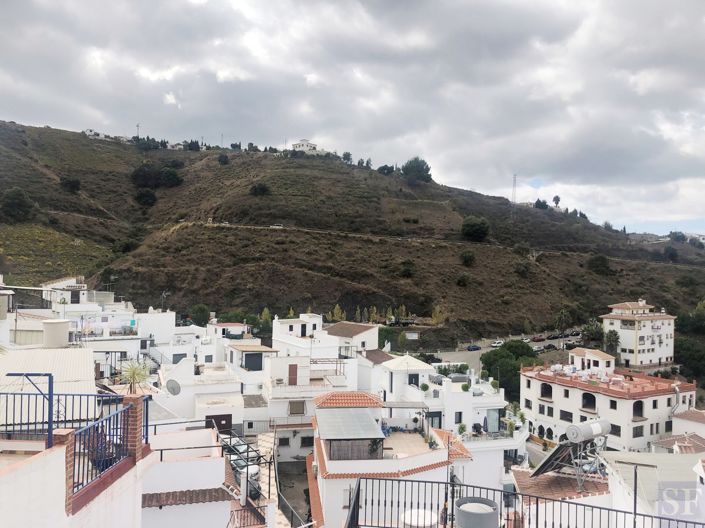 Image No.20-2 Bed Townhouse for sale