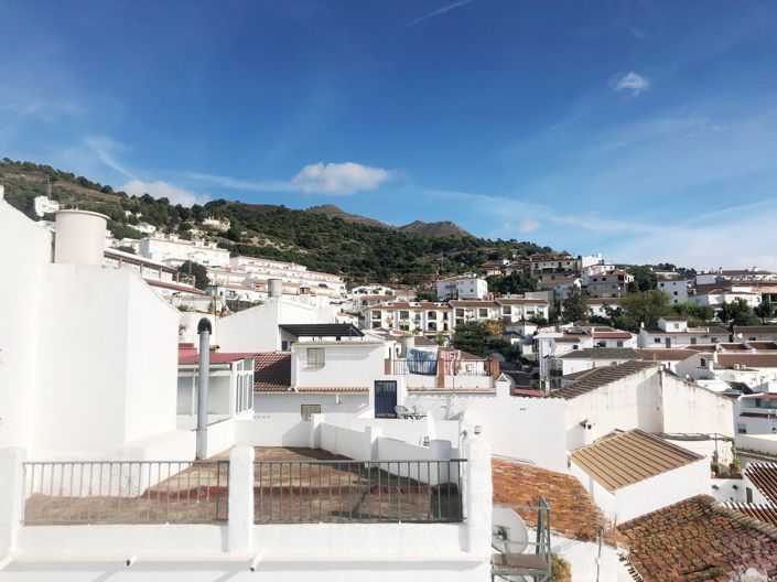 Image No.17-3 Bed Townhouse for sale